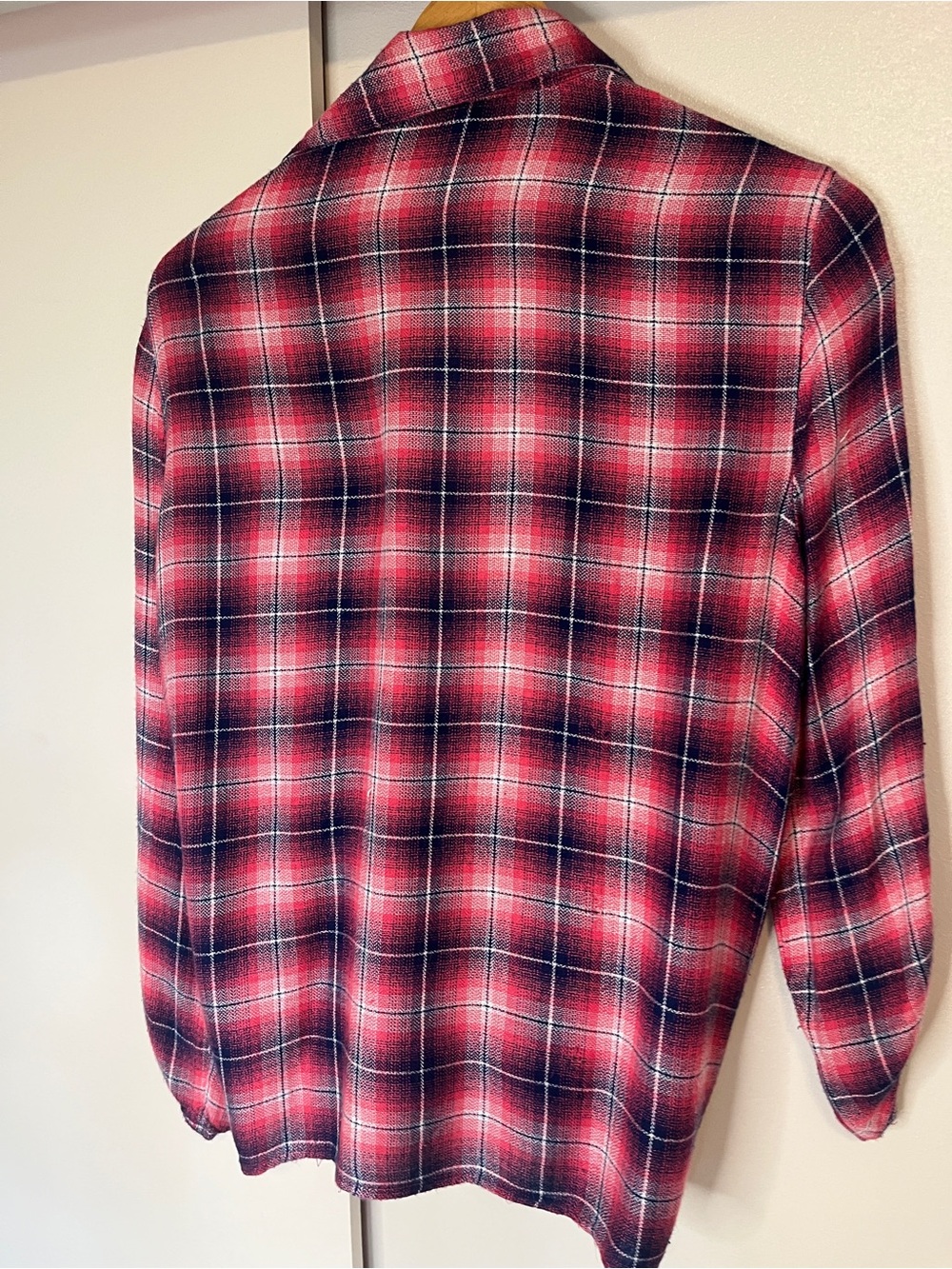 Aeropostale Red and Navy Plaid Cover - Picture 4 of 4